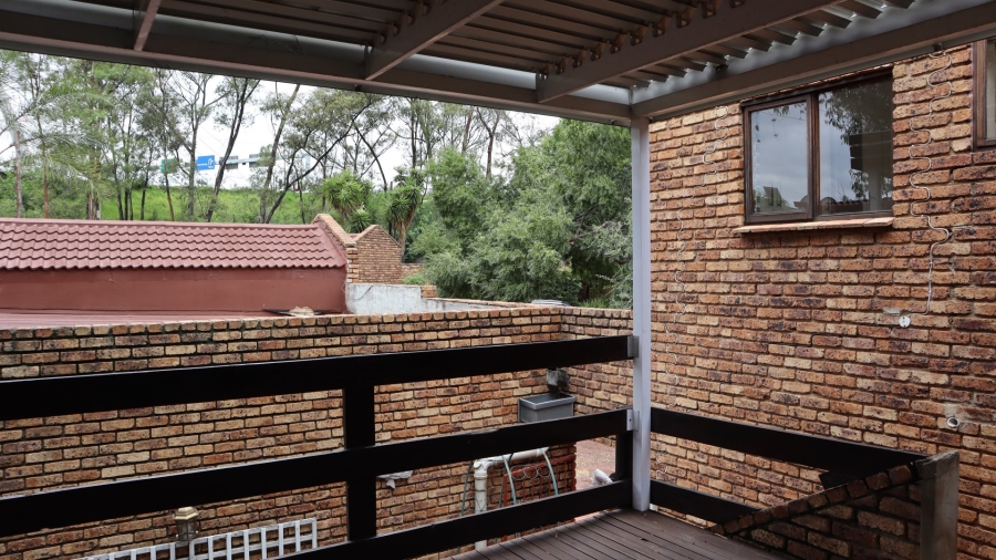 1 Bedroom Property for Sale in Atholl Gardens Gauteng