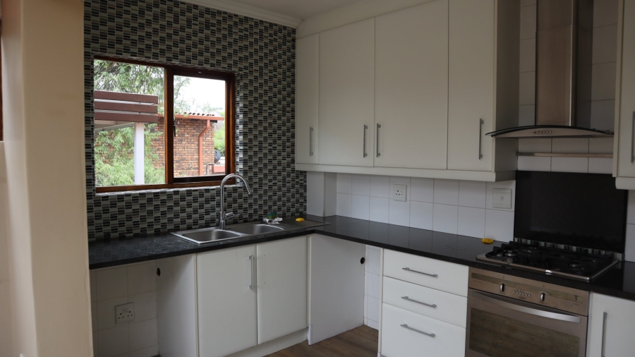 1 Bedroom Property for Sale in Atholl Gardens Gauteng