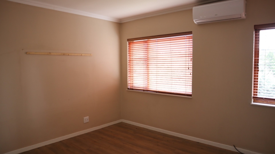 1 Bedroom Property for Sale in Atholl Gardens Gauteng