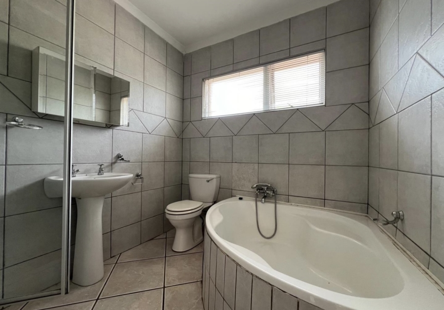 3 Bedroom Property for Sale in Zwartkop Gauteng
