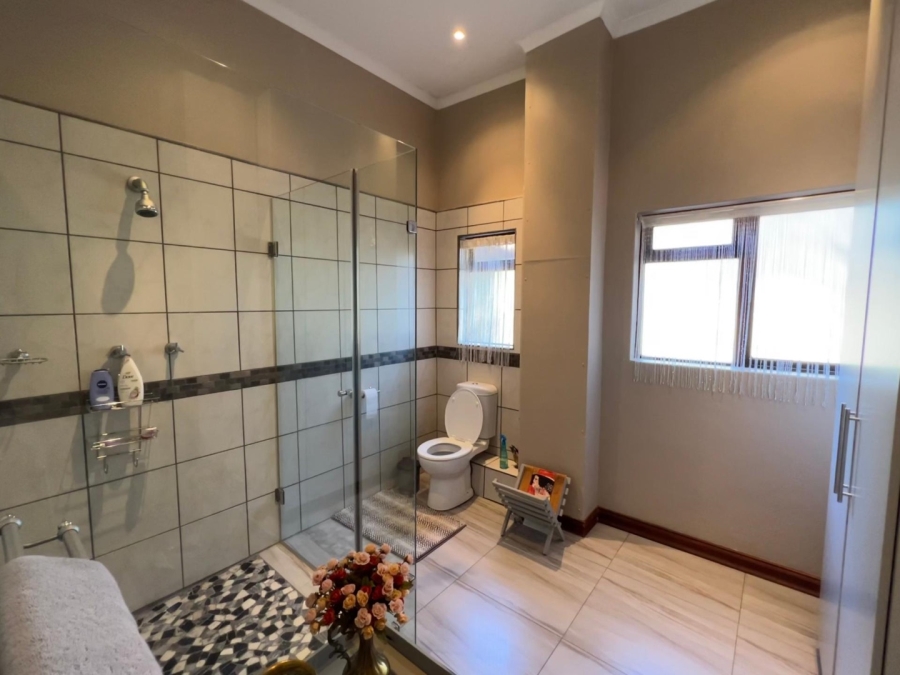 5 Bedroom Property for Sale in Silver Lakes Golf Estate Gauteng