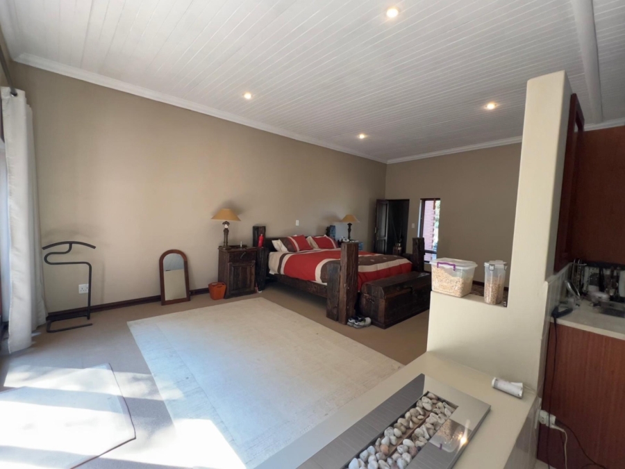 5 Bedroom Property for Sale in Silver Lakes Golf Estate Gauteng