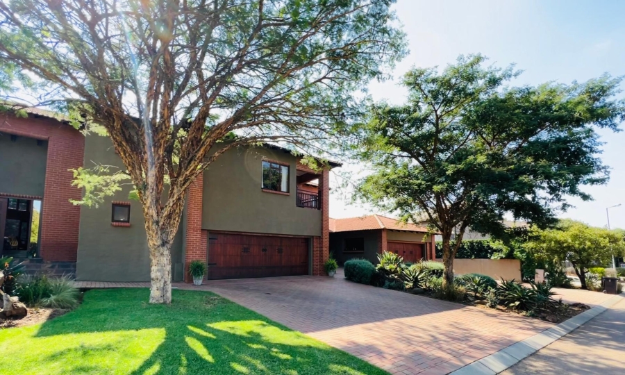 5 Bedroom Property for Sale in Silver Lakes Golf Estate Gauteng