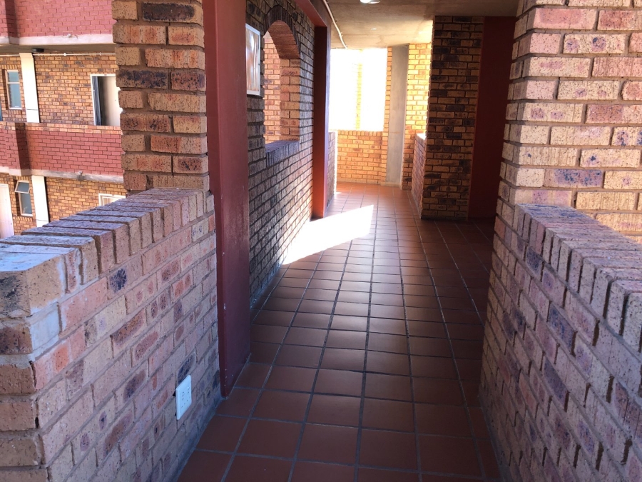 2 Bedroom Property for Sale in Zwartkop Gauteng