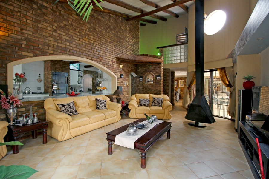 6 Bedroom Property for Sale in Ruimsig Gauteng