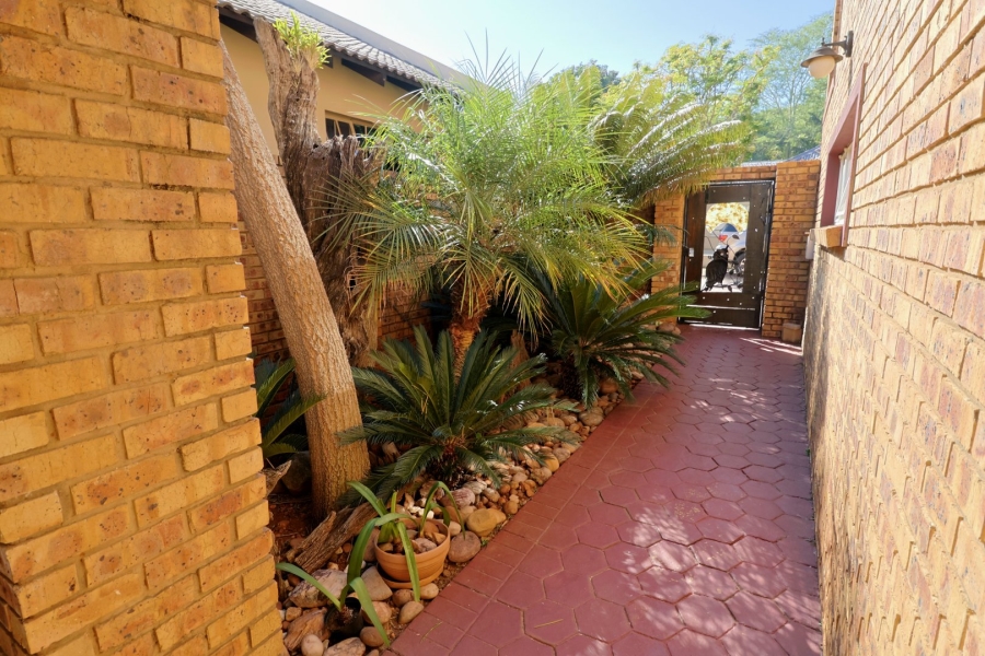 5 Bedroom Property for Sale in Eldoraigne Gauteng