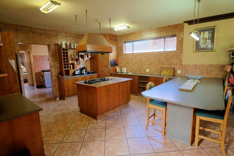 5 Bedroom Property for Sale in Eldoraigne Gauteng