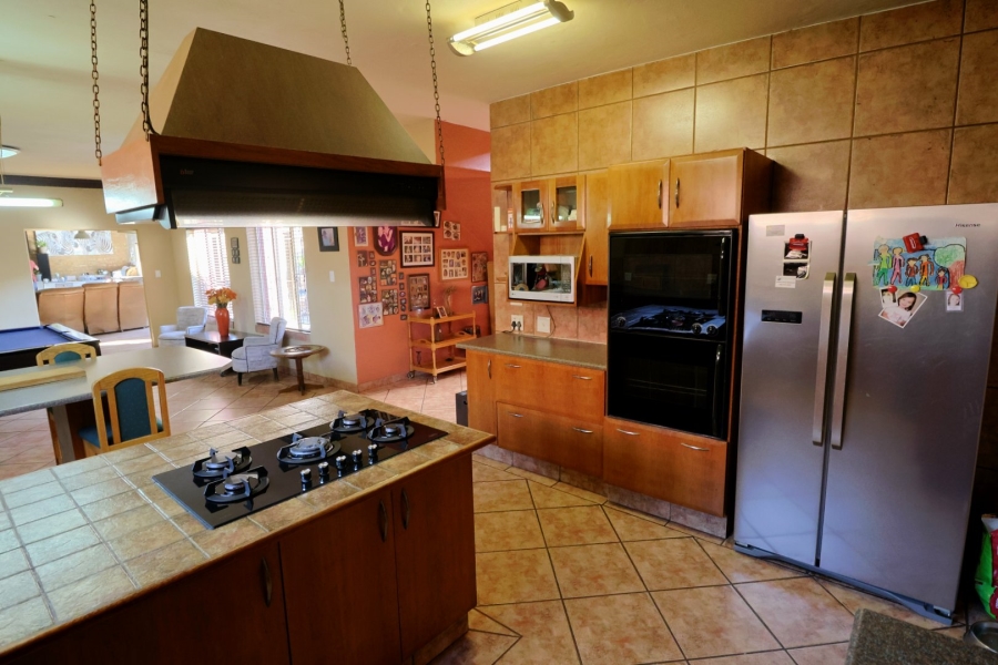 5 Bedroom Property for Sale in Eldoraigne Gauteng