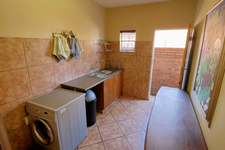 5 Bedroom Property for Sale in Eldoraigne Gauteng