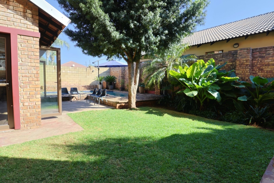 5 Bedroom Property for Sale in Eldoraigne Gauteng