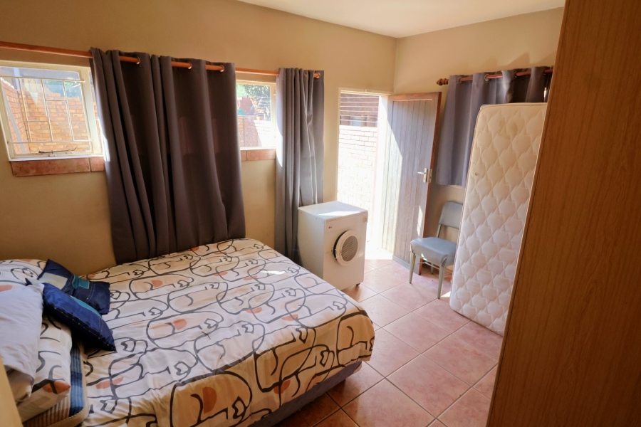 5 Bedroom Property for Sale in Eldoraigne Gauteng