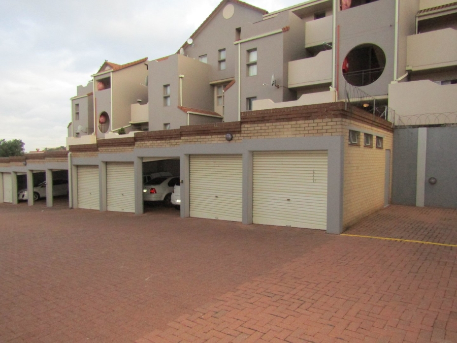 To Let 3 Bedroom Property for Rent in Glenanda Gauteng