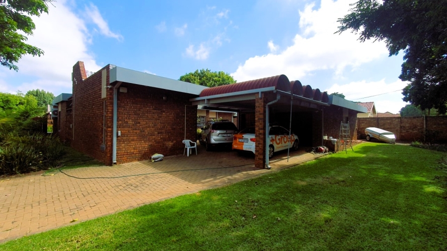 4 Bedroom Property for Sale in Elardus Park Gauteng