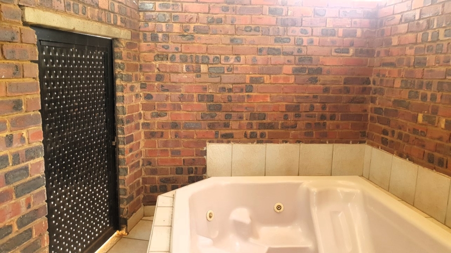 4 Bedroom Property for Sale in Elardus Park Gauteng