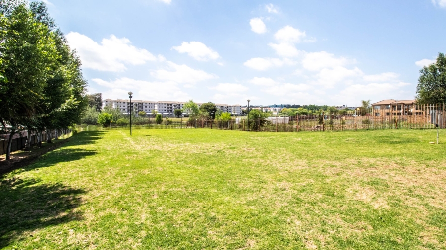 1 Bedroom Property for Sale in Noordwyk Gauteng