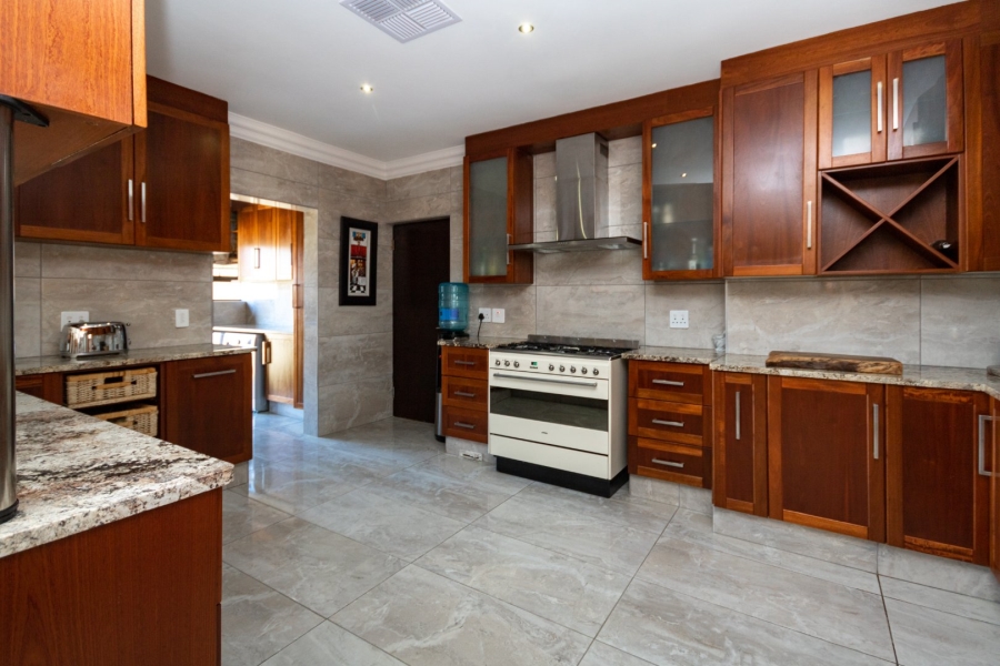 5 Bedroom Property for Sale in Honingklip A H Gauteng