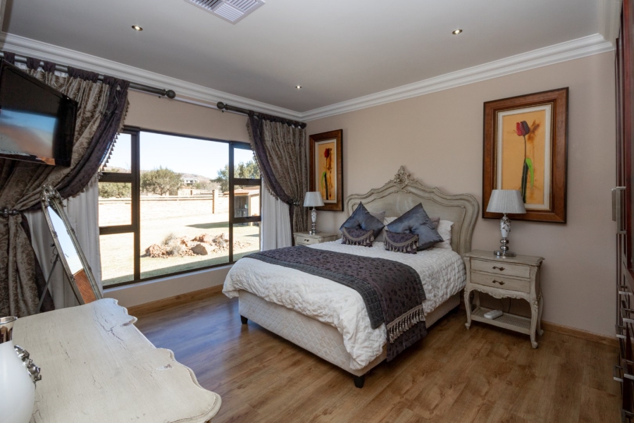 5 Bedroom Property for Sale in Honingklip A H Gauteng