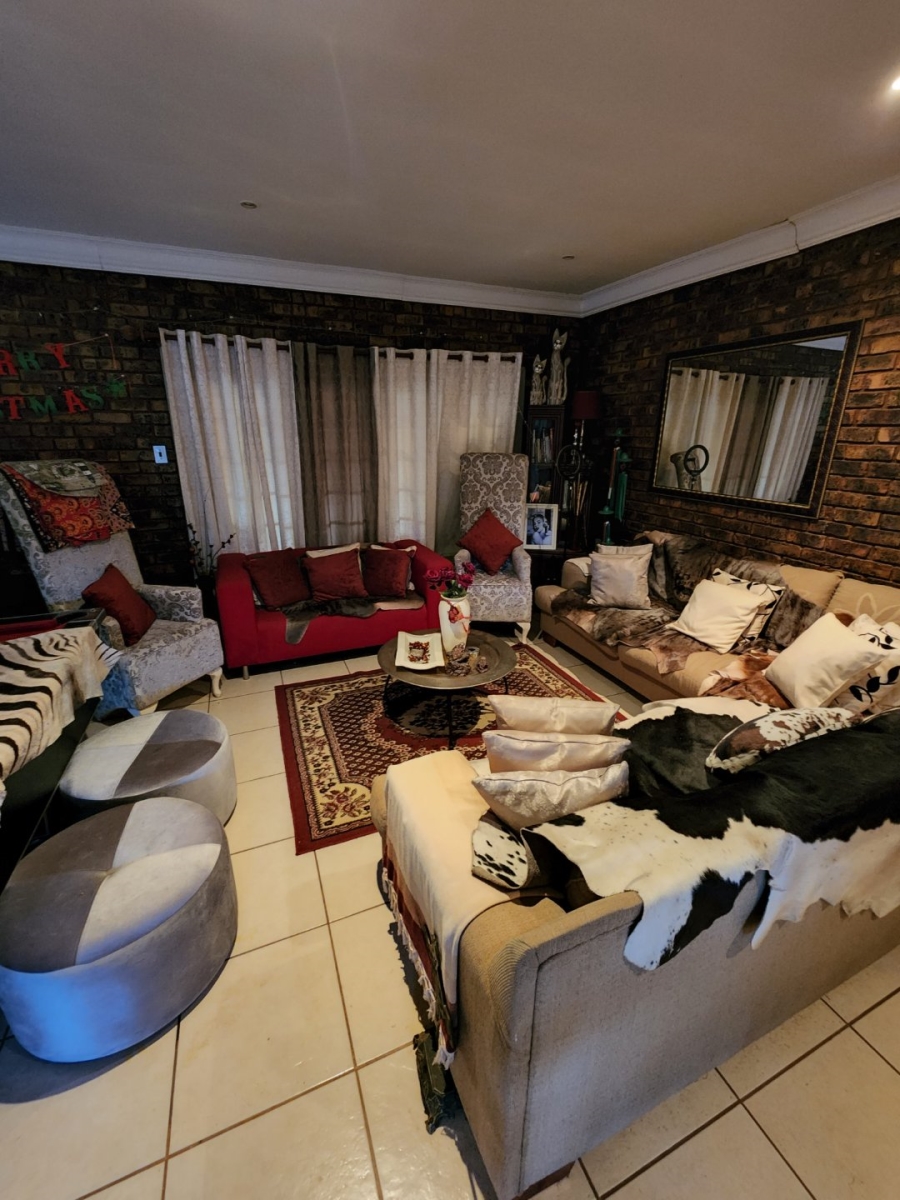 4 Bedroom Property for Sale in Magaliesmoot AH Gauteng