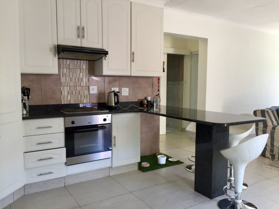 To Let 2 Bedroom Property for Rent in Blairgowrie Gauteng
