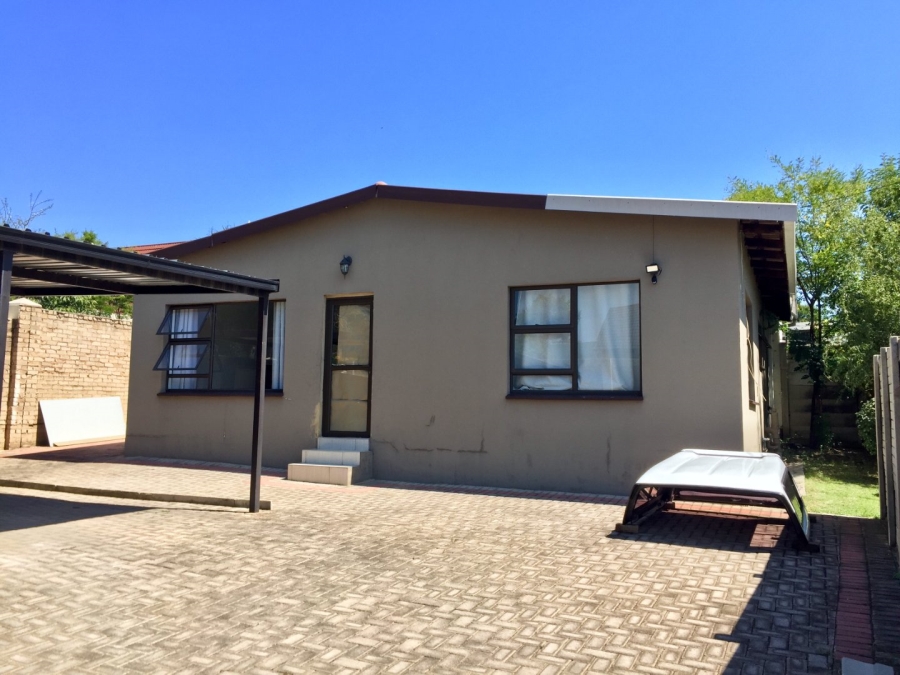To Let 2 Bedroom Property for Rent in Blairgowrie Gauteng