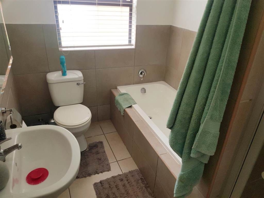 2 Bedroom Property for Sale in Goedeburg Gauteng