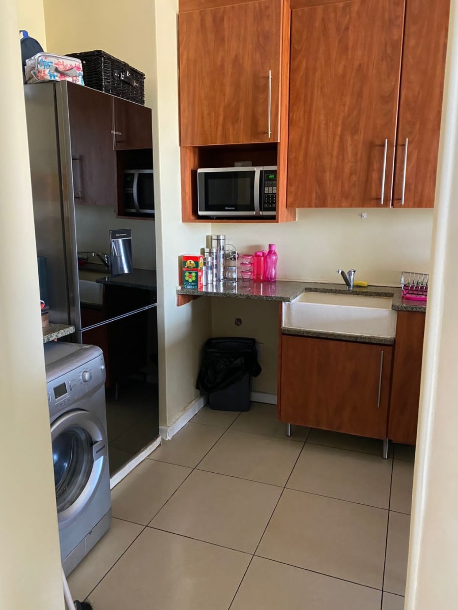 2 Bedroom Property for Sale in Rooihuiskraal North Gauteng