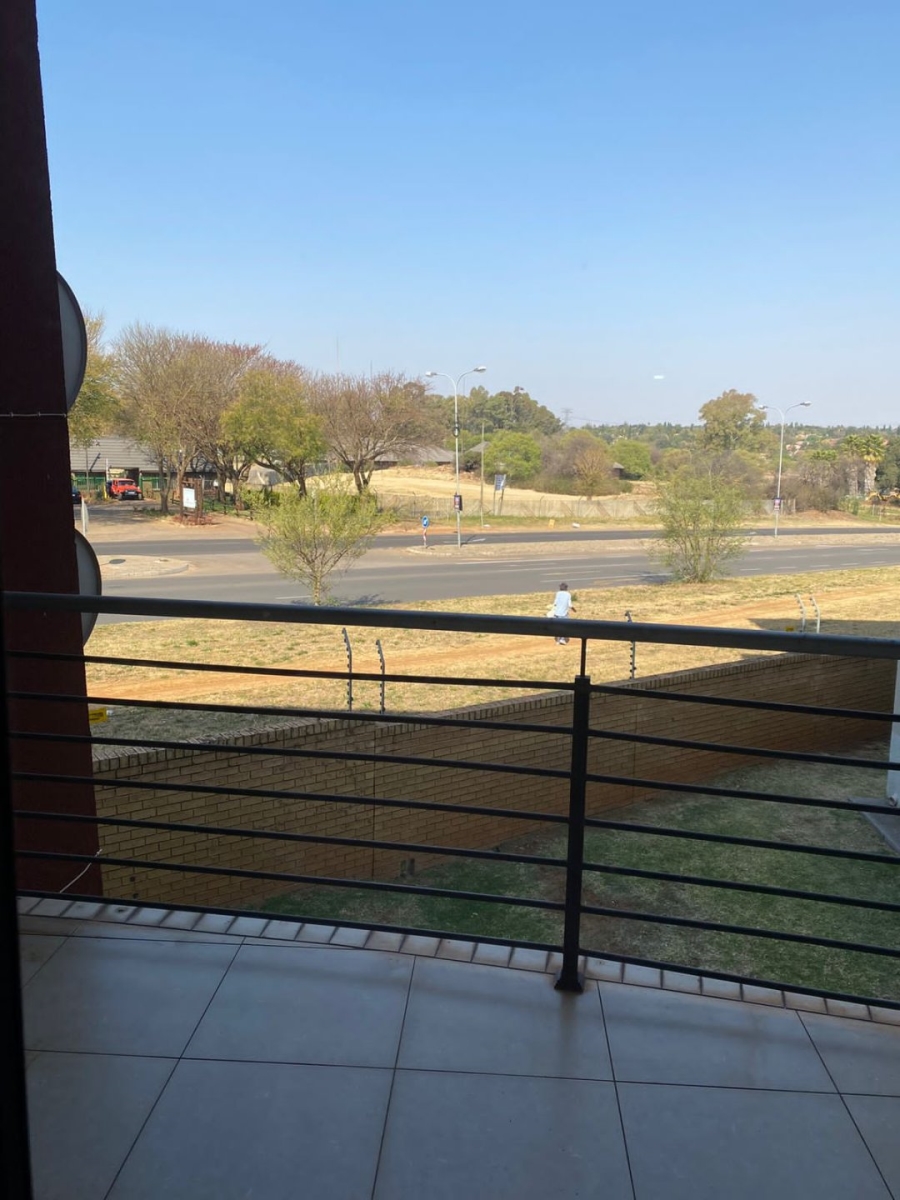 2 Bedroom Property for Sale in Rooihuiskraal North Gauteng