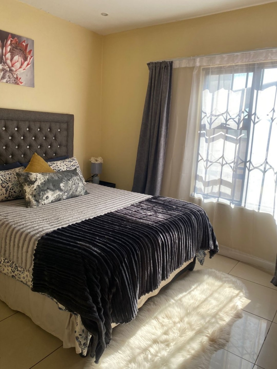 2 Bedroom Property for Sale in Rooihuiskraal North Gauteng