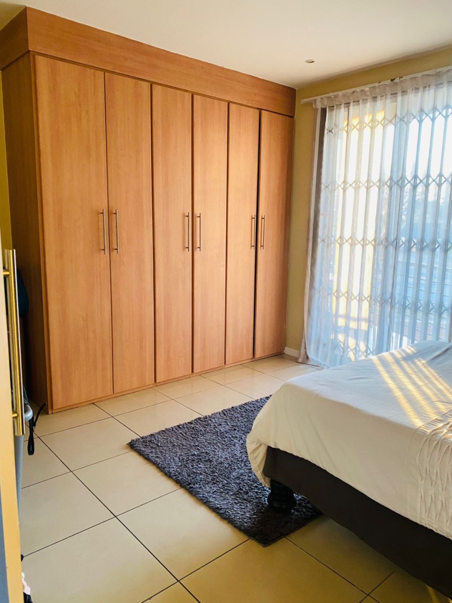 2 Bedroom Property for Sale in Rooihuiskraal North Gauteng