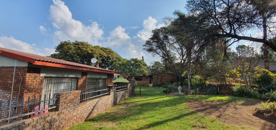 8 Bedroom Property for Sale in Flora Park Gauteng