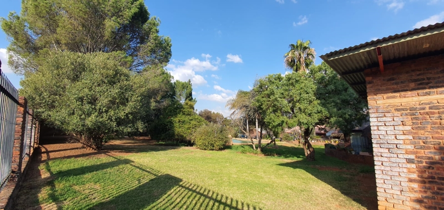 8 Bedroom Property for Sale in Flora Park Gauteng