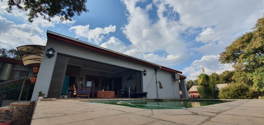 8 Bedroom Property for Sale in Flora Park Gauteng