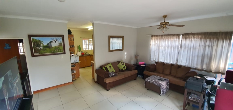 8 Bedroom Property for Sale in Flora Park Gauteng