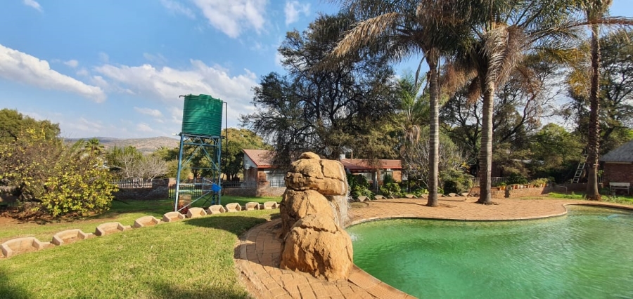 8 Bedroom Property for Sale in Flora Park Gauteng