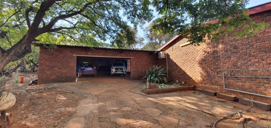 8 Bedroom Property for Sale in Flora Park Gauteng