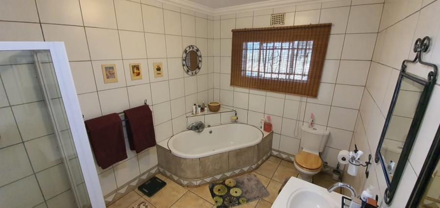 8 Bedroom Property for Sale in Flora Park Gauteng