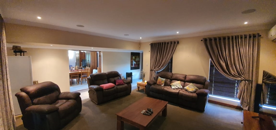 8 Bedroom Property for Sale in Flora Park Gauteng