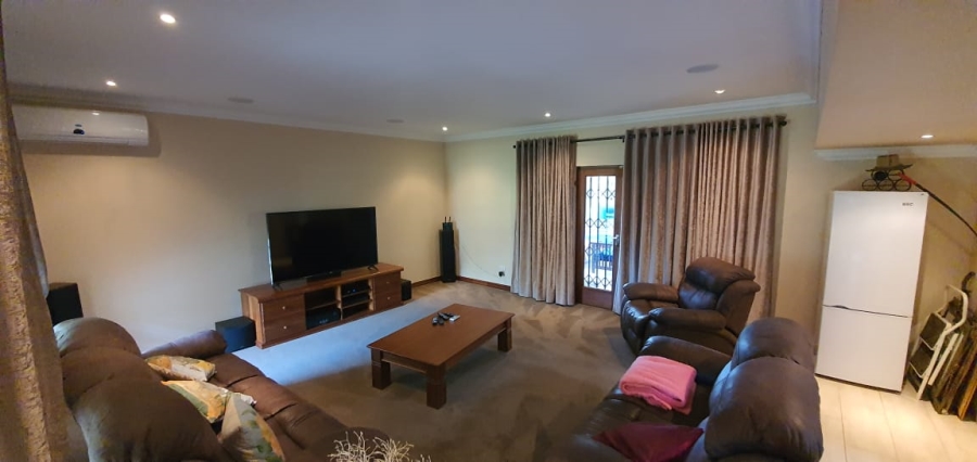 8 Bedroom Property for Sale in Flora Park Gauteng