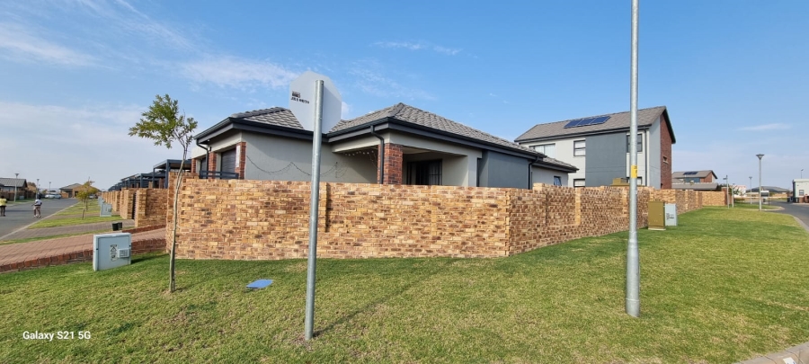 2 Bedroom Property for Sale in Lion Pride Gauteng