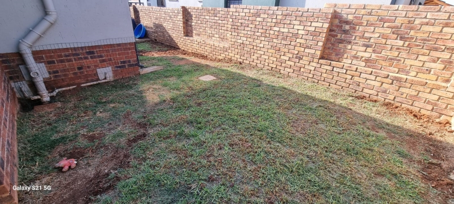 2 Bedroom Property for Sale in Lion Pride Gauteng