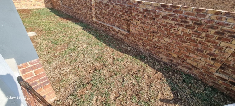 2 Bedroom Property for Sale in Lion Pride Gauteng