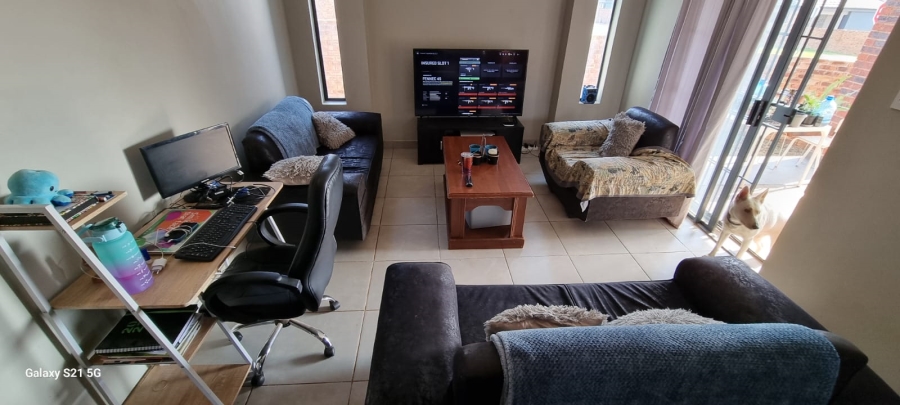 2 Bedroom Property for Sale in Lion Pride Gauteng