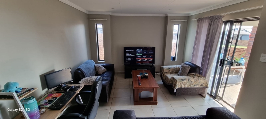 2 Bedroom Property for Sale in Lion Pride Gauteng