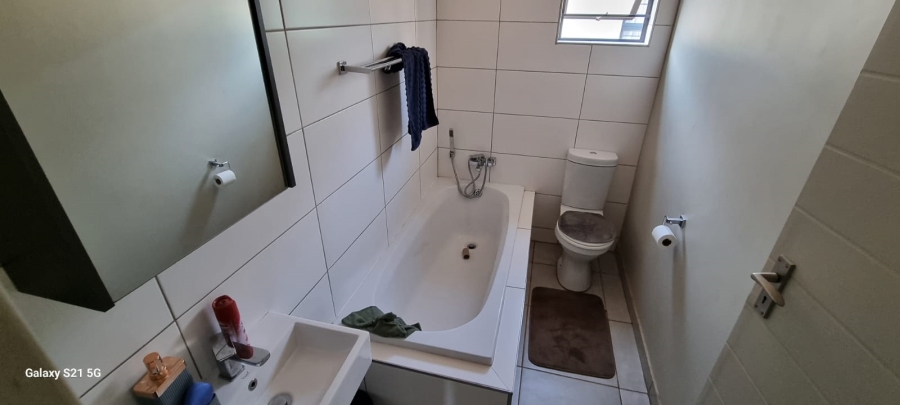 2 Bedroom Property for Sale in Lion Pride Gauteng