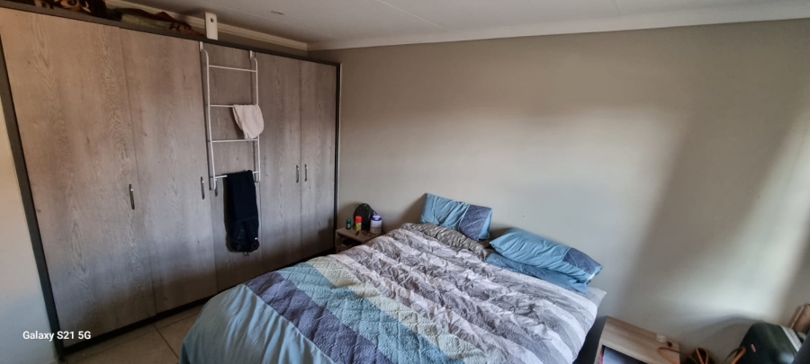 2 Bedroom Property for Sale in Lion Pride Gauteng