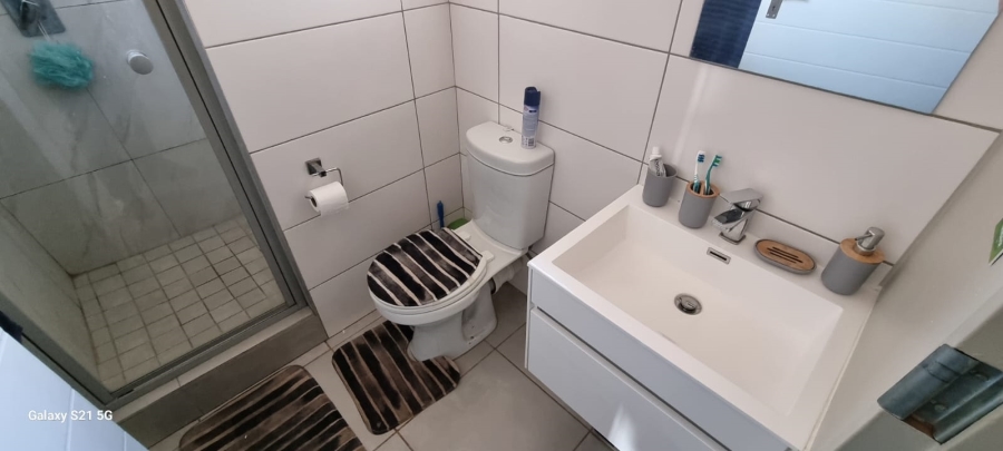 2 Bedroom Property for Sale in Lion Pride Gauteng