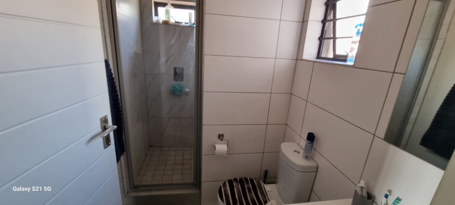 2 Bedroom Property for Sale in Lion Pride Gauteng