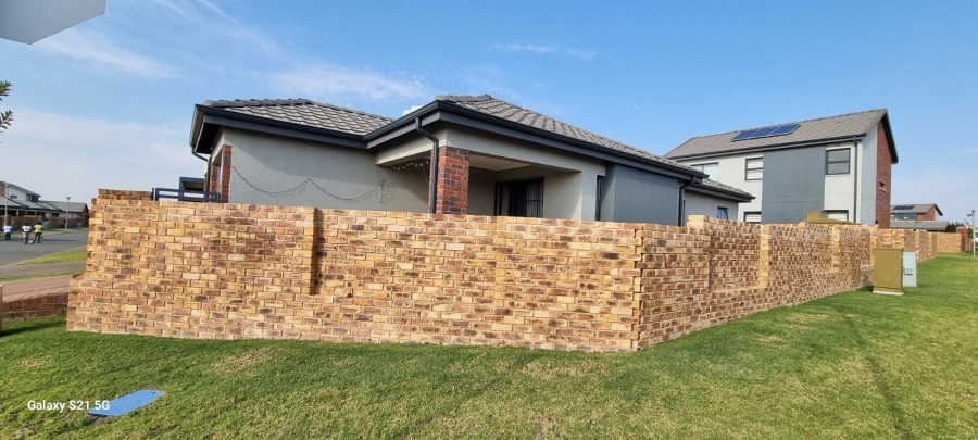 2 Bedroom Property for Sale in Lion Pride Gauteng