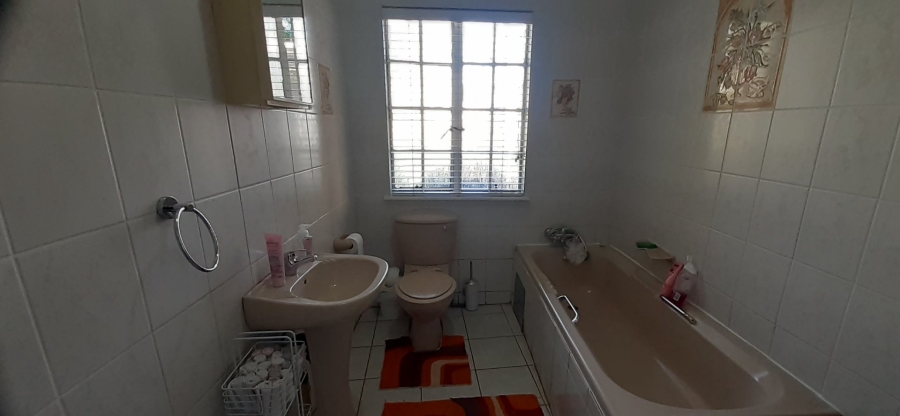 4 Bedroom Property for Sale in Heuweloord Gauteng