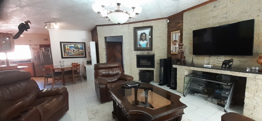 4 Bedroom Property for Sale in Heuweloord Gauteng